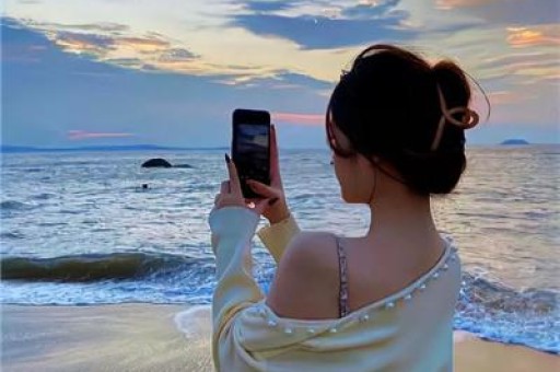 知名网红 表妹李 KK 破产！未婚生女后掉粉上百万转行去卖小吃