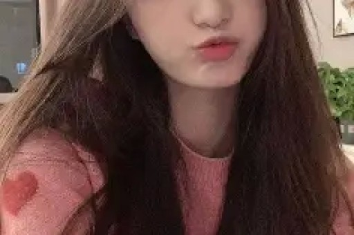 海底捞女网红阿朱低俗视频曝光网友质疑其穿衣自由