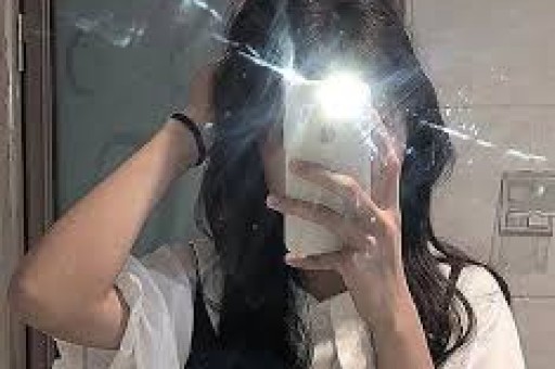 他被谢霆锋打成重伤发妻6次流产后离婚如今69岁他的现状怎样